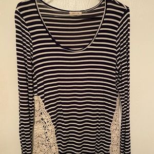 white and blue long sleeve striped shirt